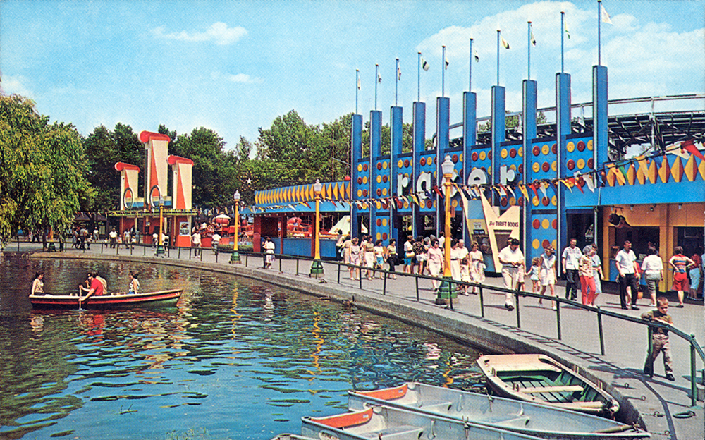 The Racer received a new front for 1960, while portions of the old streamlined façade can be seen beyond.
