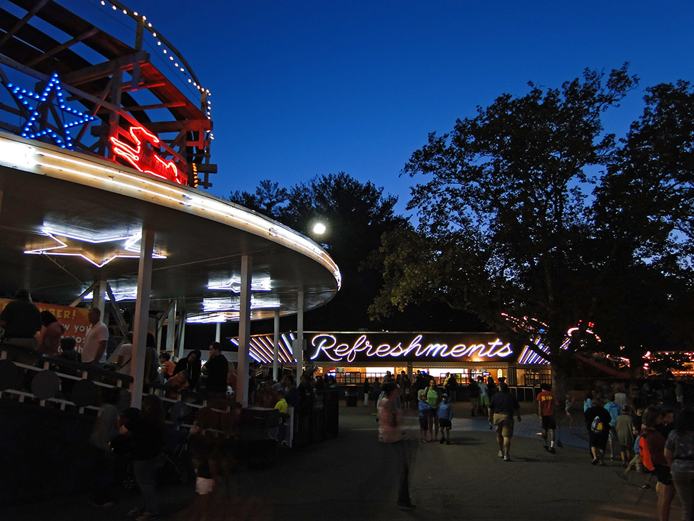Late Deco streamlining met early Modernism when the Racer front was remodeled in 1946.