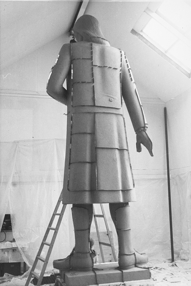 The full-scale waste mold with Roman joints marking the interlocking sections in de Coux’s studio, 1964. Janet de Coux papers, Archives of American Art, Smithsonian Institution