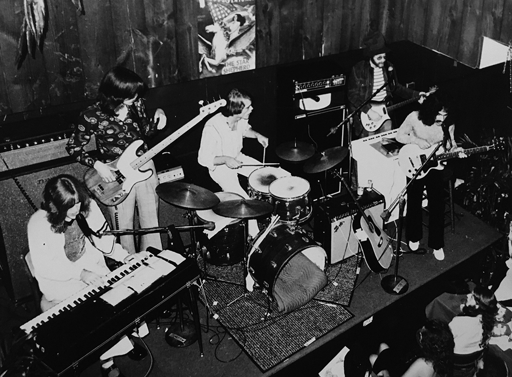The Whole Oats Band opening at the Bijou Theater, Philadelphia. From left: Neil Rosengarden, keyboards; Daryl Hall, guitar and vocals; Jim Helmer, drums; Mike McCarthy, bass; John Oates, guitar and vocals. Courtesy of John Oates 