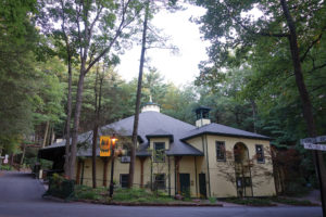 The open-air Gretna Theater still carries on the Chautauqua tradition of presenting plays, concerts, lectures and other educational programs for residents and visitors.