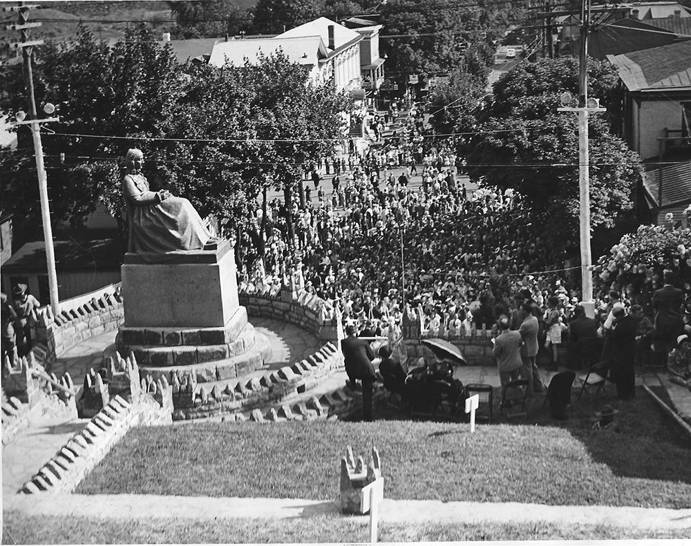 Crowds fill the streets for the Mothers’ Memorial dedication on Sunday afternoon, September 4, 1938. Courtesy of Adam J. Bernodin III and Barbara Sage and Family