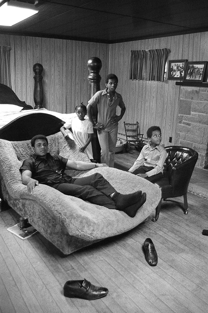 Ali rarely secluded himself at the camp. He regularly spent time entertaining the many fans who flocked there. Here he relaxes in his private cabin in 1978. Photo, ©Jeff Julian