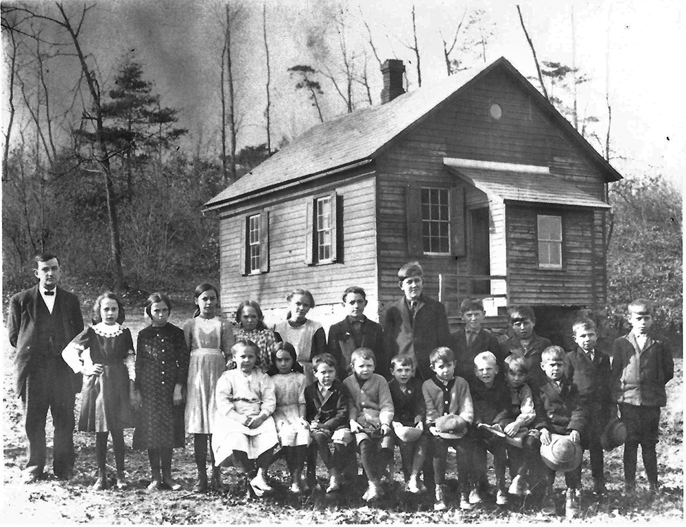 Students at the Frantz schoolhouse, 1911. Courtesy of Tony and Renee Giordano