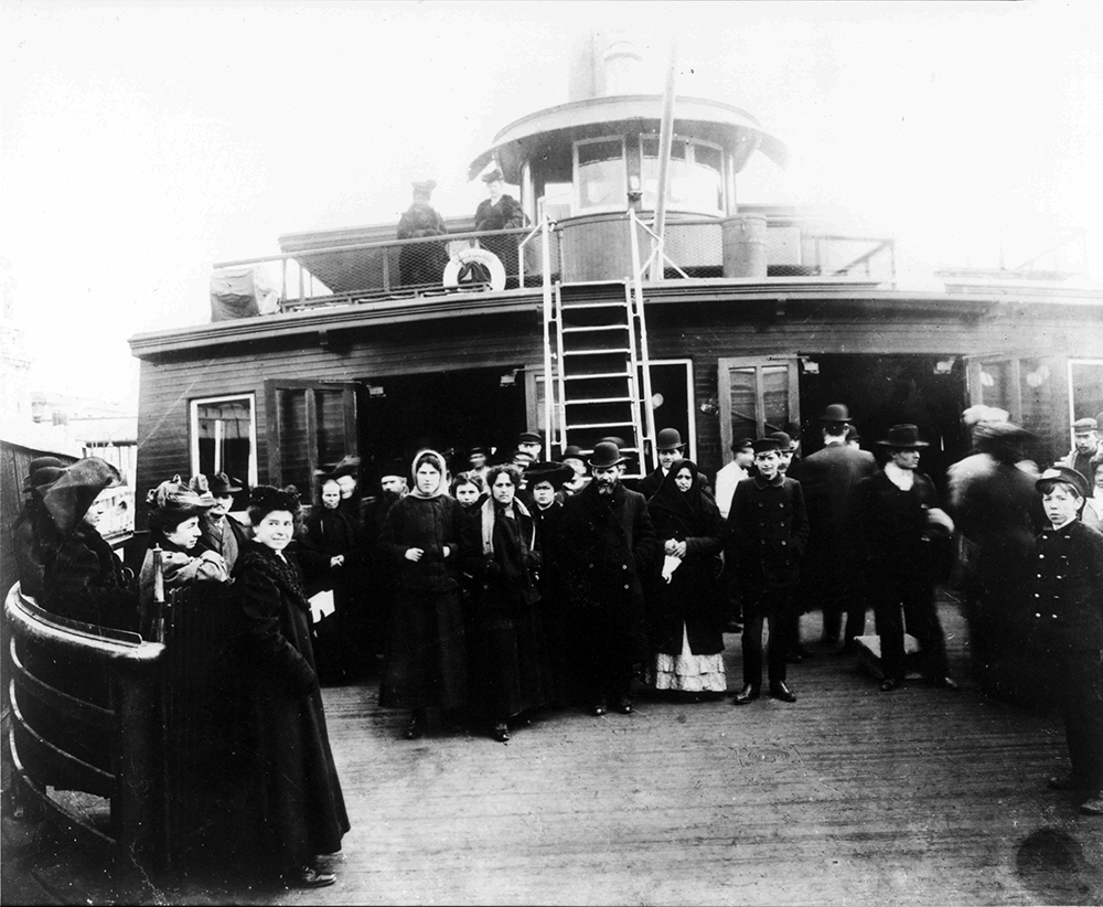 National Council of Jewish Women members meet newly arrived immigrants in New York, circa 1904. National Council of Jewish Women New York